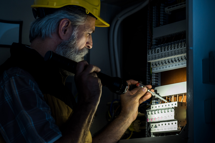 How a 24-Hour Emergency Electrician Responds Quickly During Blackouts