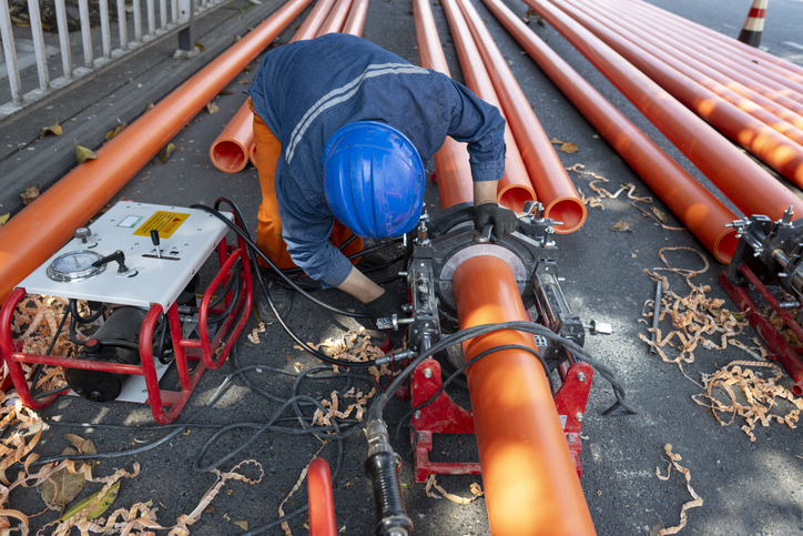 How Commercial Plumbers Boost Water Efficiency in Business Spaces